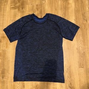 Men’s LuluLemon workout shirt